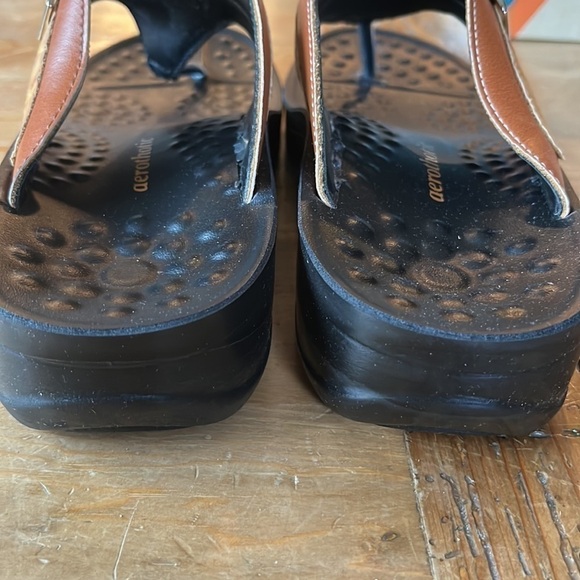Nwt AEROTHOTIC Arch Support Flip Flips MIRAGE PLATFORM SANDALS Tan 7 - Picture 5 of 10